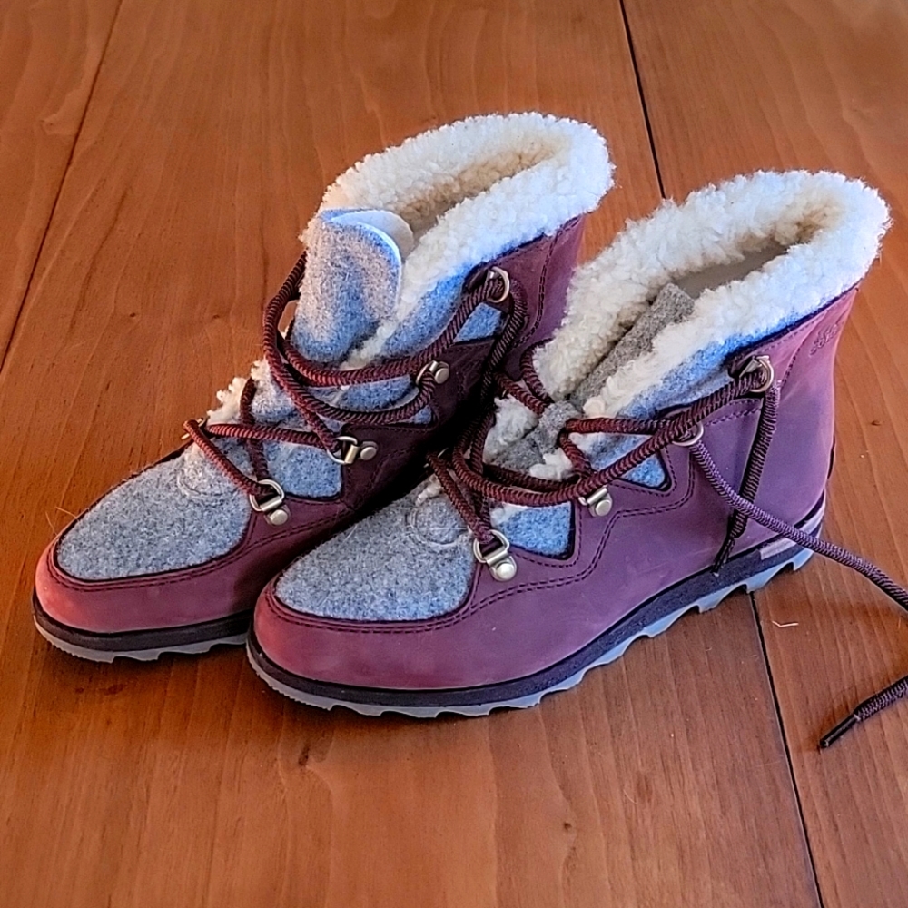 Sorel Sneakchic alpine boots women's size 7.5